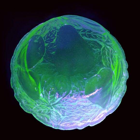 Rare Uranium Glass 9.25" Deep Bowl Vtg Indiana Glass No 601 Avocado Sweet Pear - Picture 3 of 10